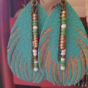 NWOT Light Weight Leather Earring